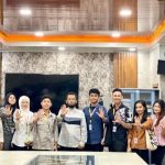 Belasan mahasiswa mendatangi gedung Dewan Perwakilan Rakyat Daerah (DPRD) Kota Makassar, Selasa (26/3/2024).