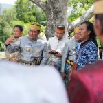 Penjabat Gubernur Sulawesi Selatan, Bahtiar Baharuddin dan Kapolda Sulsel, Irjen Pol Andi Rian Djajadi, berziarah ke makam raja-raja di Jera Lompoe, Soppeng, Selasa, 23 April 2024.