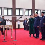 Penjabat Gubernur Sulsel, Bahtiar Baharuddin, melantik 89 pejabat administrator dan 77 pejabat pengawas di lingkup Pemerintah Provinsi (Pemprov) Sulsel. Pelantikan berlangsung di Ruang Pola Kantor Gubernur Sulsel, Rabu, 24 April 2024.