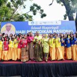 Peringatan Hari Pendidikan Nasional (Hardiknas) Tingkat Provinsi Sulsel, Kamis, 2 Mei 2024, yang dipusatkan di Lapangan Upacara Kantor Gubernur Sulsel, bertabur penghargaan. Penjabat Gubernur Sulsel, Bahtiar Baharuddin, memberikan penghargaan kepada sejumlah pihak.