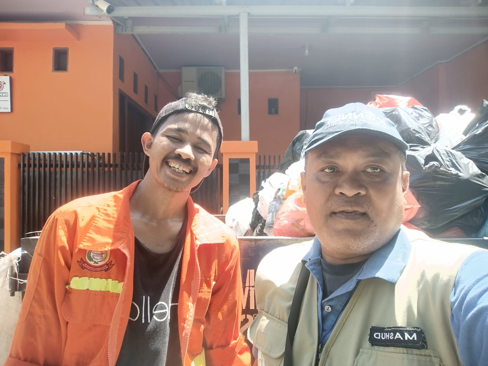 Mashud Azikin Anggota Dewan Lingkungan Hidup Kota Makassar Bersama Zulfikar